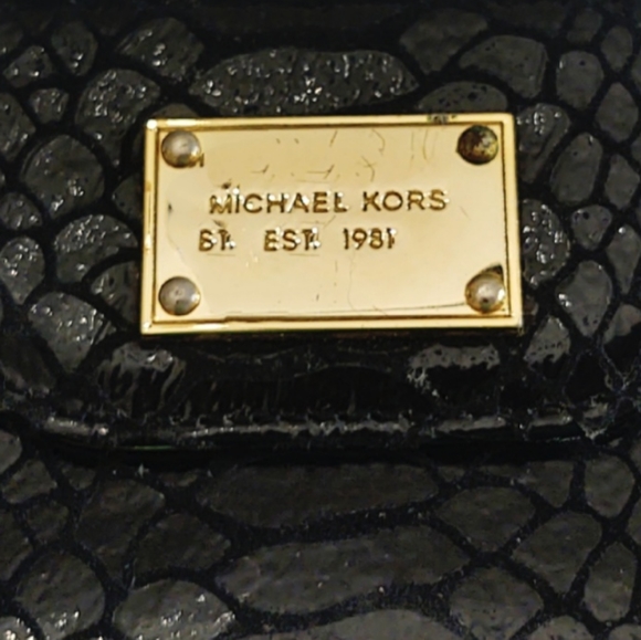 Designer Michael Kors Black Snakeskin Wristlet/Wallet - Picture 2 of 6